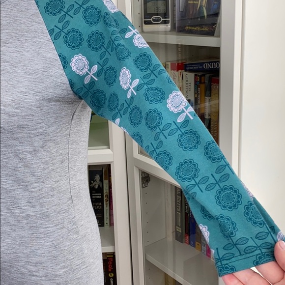 LuLaRoe Randy Gray Floral Print 3/4 Sleeve Tunic - Picture 5 of 15